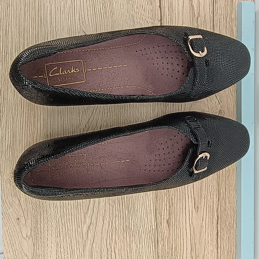 Clarks Women's 9 Black Leather Reptile Pumps Low Block Heel Work Casual Shoes